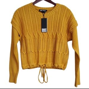 DKNY CABLE KNOT CROPPED YELLOW SWEATER. SIZE M